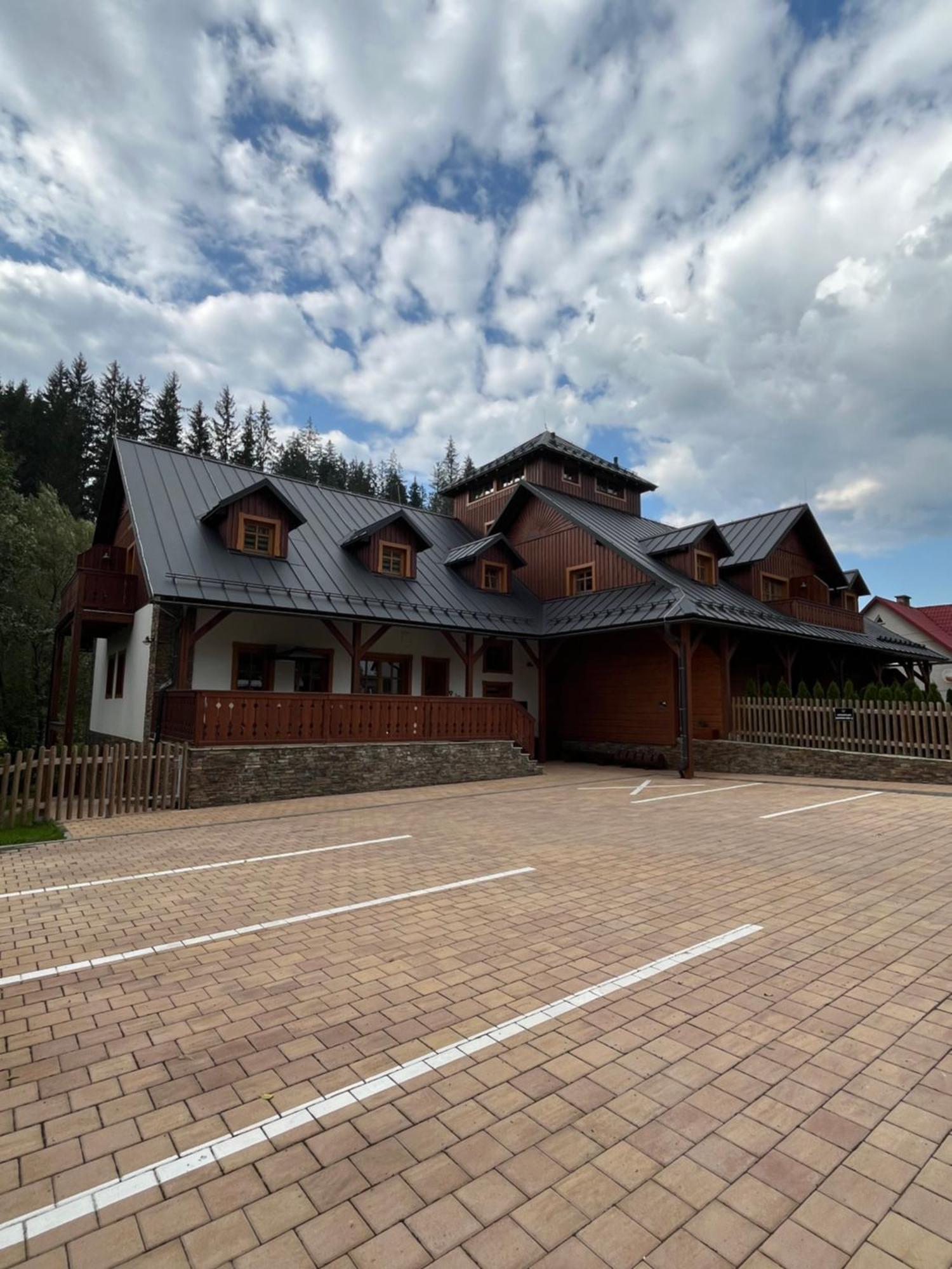 Apartmany La Siska Vsetín エクステリア 写真