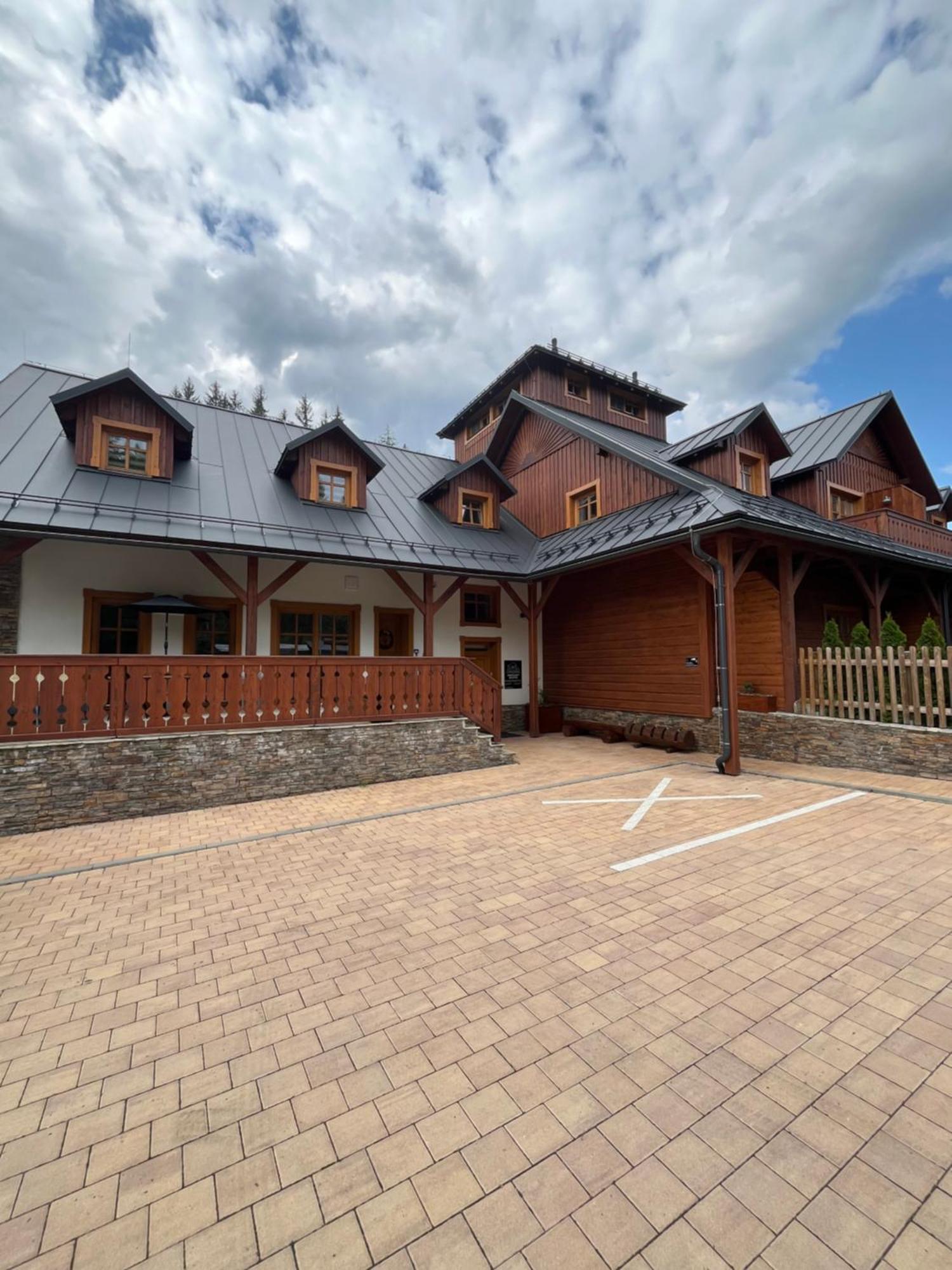 Apartmany La Siska Vsetín エクステリア 写真